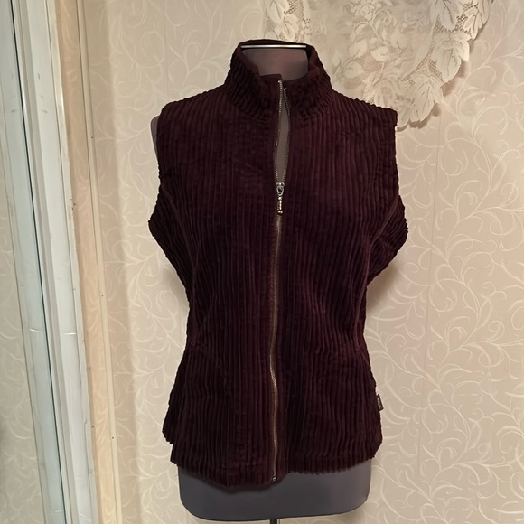 Women’s plum purple corduroy Woolrich vest size Sm - Picture 1 of 5